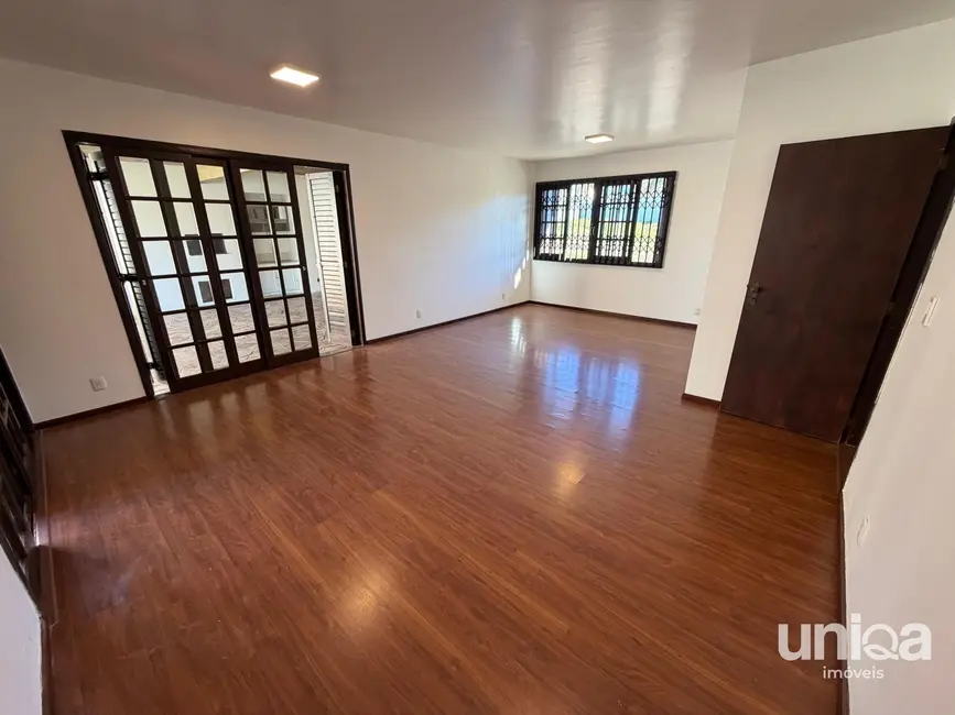 Casa com 3 quartos à venda, 210m2 em São José, Santa Maria - RS - imagem 2 Foto 2 de Casa com 3 quartos à venda, 210m2 em São José, Santa Maria - RS