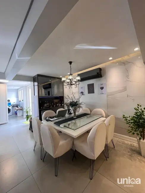 Apartamento com 3 quartos à venda, 232m2 em Nossa Senhora de Lourdes, Santa Maria - RS - imagem 7 Foto 7 de Apartamento com 3 quartos à venda, 232m2 em Nossa Senhora de Lourdes, Santa Maria - RS