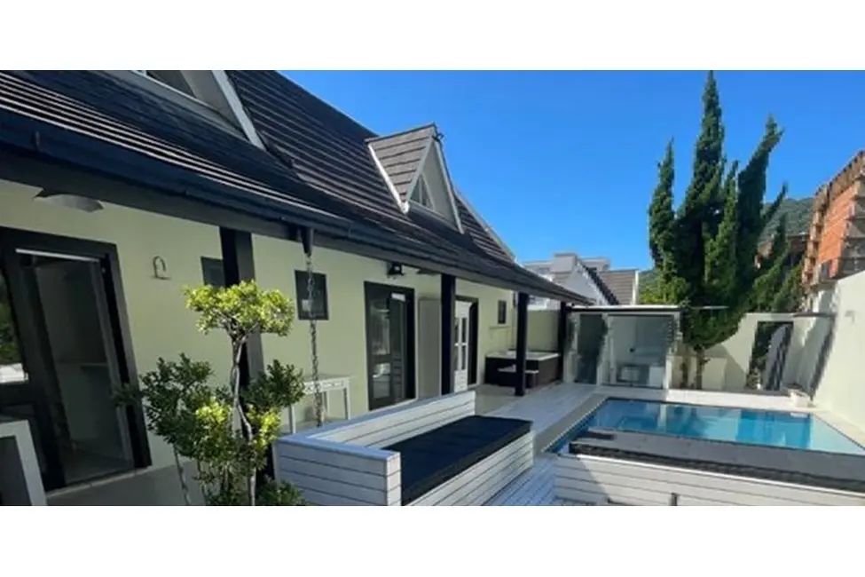 Casa com 3 quartos à venda, 270m2 em Barra, Balneario Camboriu - SC - imagem 5 Foto 5 de Casa com 3 quartos à venda, 270m2 em Barra, Balneario Camboriu - SC