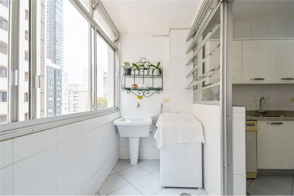 Foto 8 de Apartamento com 3 quartos à venda, 145m2 em Itaim Bibi, São Paulo - SP