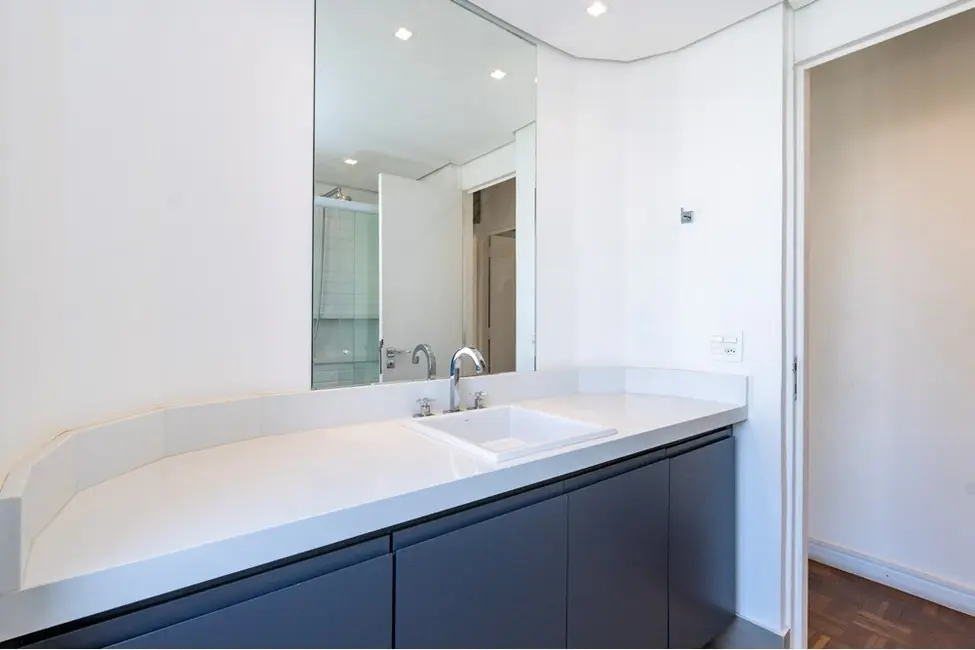 Apartamento com 3 quartos à venda, 121m2 em Moema, São Paulo - SP - imagem 3 Foto 3 de Apartamento com 3 quartos à venda, 121m2 em Moema, São Paulo - SP
