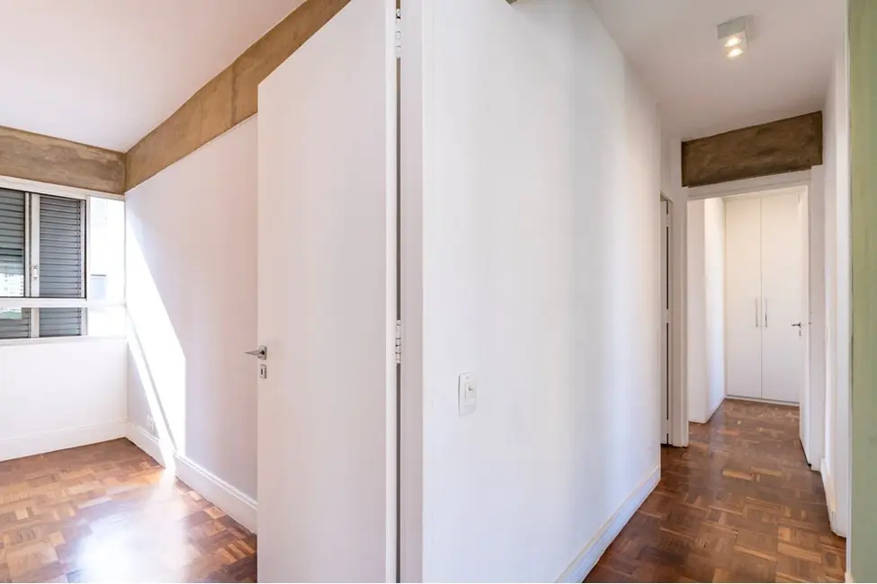 Apartamento com 3 quartos à venda, 121m2 em Moema, São Paulo - SP - imagem 9 Foto 9 de Apartamento com 3 quartos à venda, 121m2 em Moema, São Paulo - SP