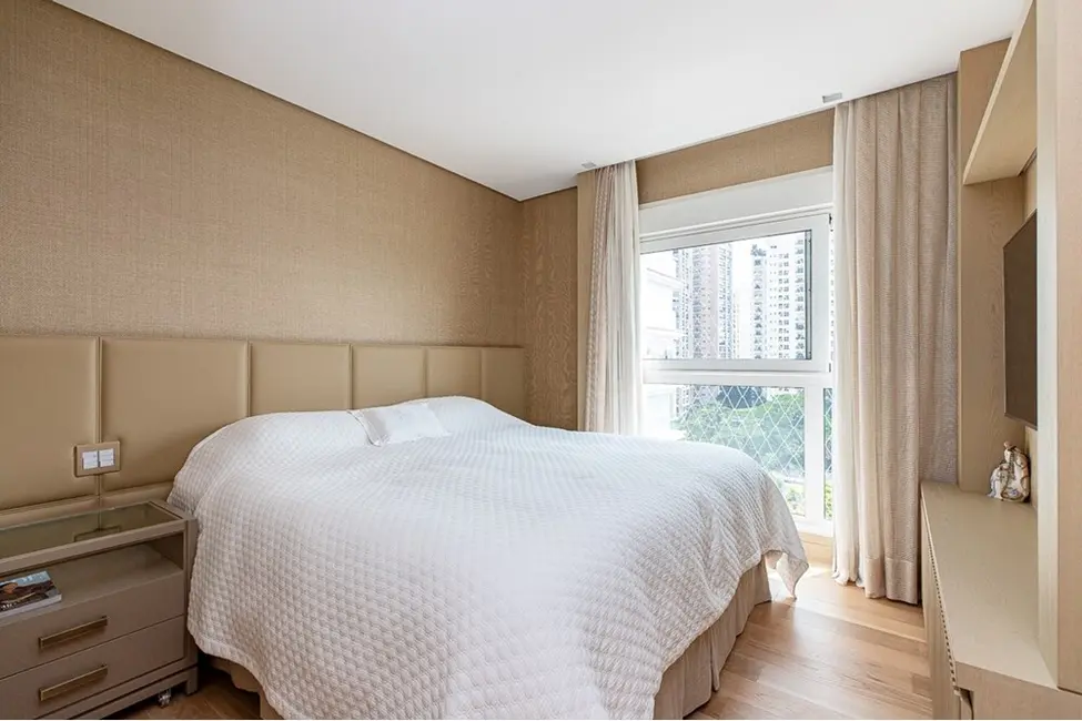Apartamento com 3 quartos à venda, 229m2 em Ibirapuera, São Paulo - SP - imagem 5 Foto 5 de Apartamento com 3 quartos à venda, 229m2 em Ibirapuera, São Paulo - SP