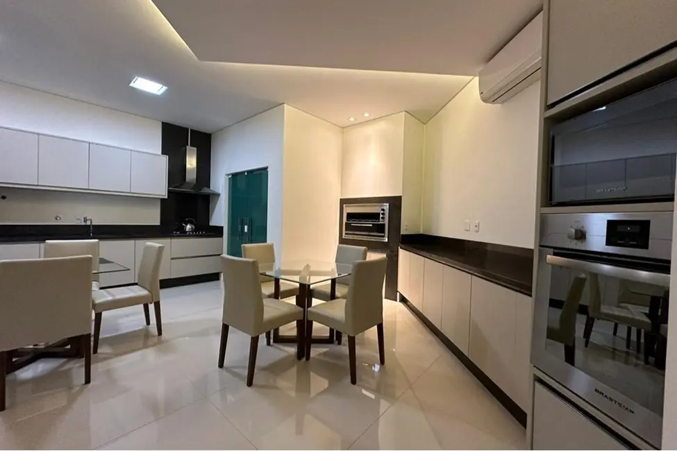 Foto 4 de Apartamento com 3 quartos à venda, 135m2 em Pioneiros, Balneario Camboriu - SC