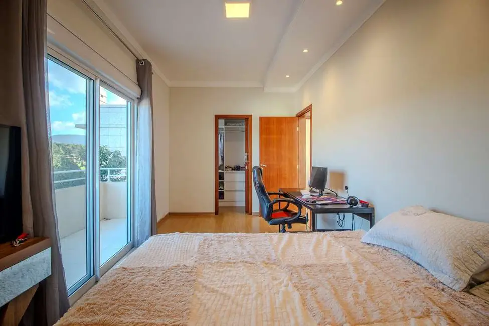 Foto 4 de Casa com 4 quartos à venda, 260m2 em São João do Rio Vermelho, Florianopolis - SC
