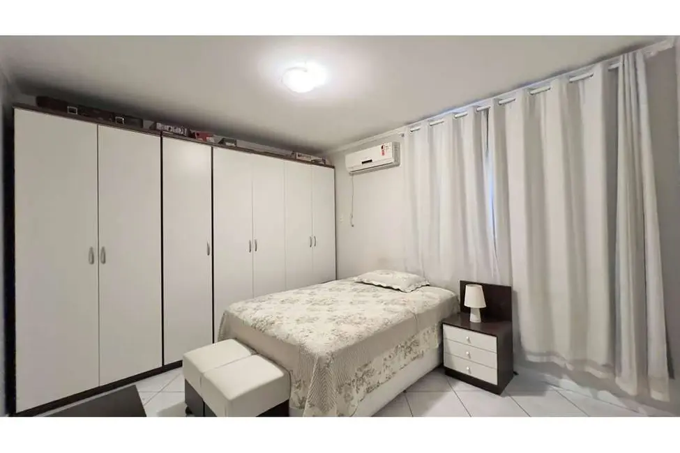 Casa com 3 quartos à venda, 384m2 em Centro, Balneario Camboriu - SC - imagem 9 Foto 9 de Casa com 3 quartos à venda, 384m2 em Centro, Balneario Camboriu - SC