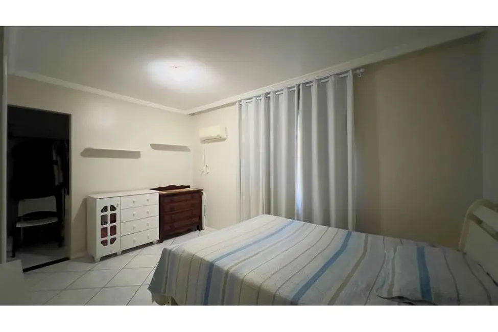 Casa com 3 quartos à venda, 384m2 em Centro, Balneario Camboriu - SC - imagem 5 Foto 5 de Casa com 3 quartos à venda, 384m2 em Centro, Balneario Camboriu - SC