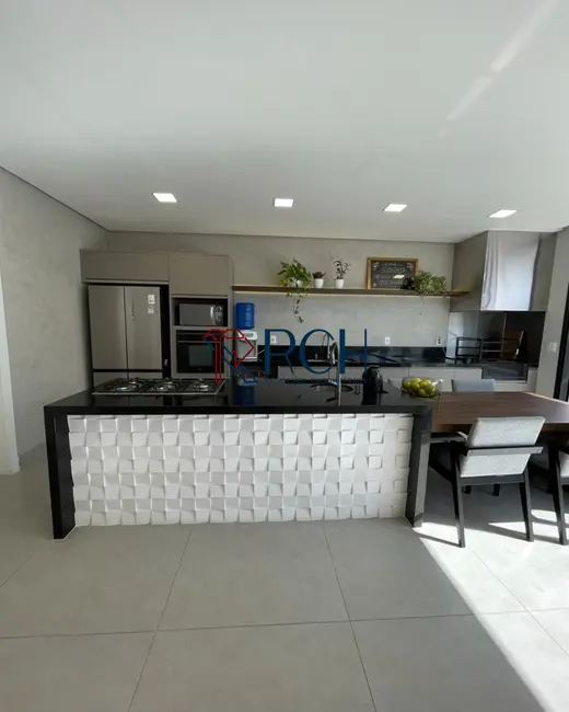 Casa de Condomínio com 3 quartos à venda e para alugar, 244m2 em Jardim Residencial Chácara Ondina, Sorocaba - SP - imagem 4 Foto 4 de Casa de Condomínio com 3 quartos à venda e para alugar, 244m2 em Jardim Residencial Chácara Ondina, Sorocaba - SP
