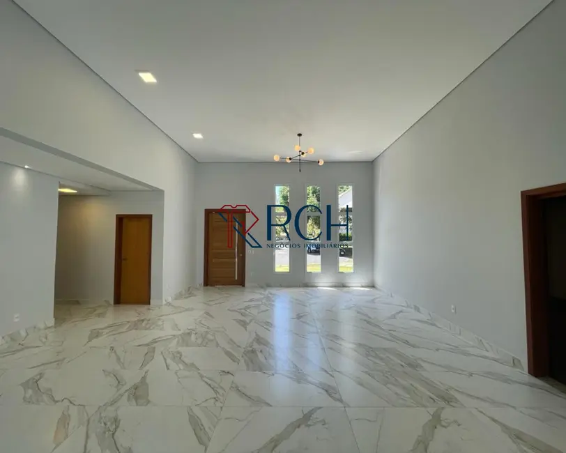 Foto 3 de Casa de Condomínio com 3 quartos à venda e para alugar, 495m2 em Aracoiaba Da Serra - SP