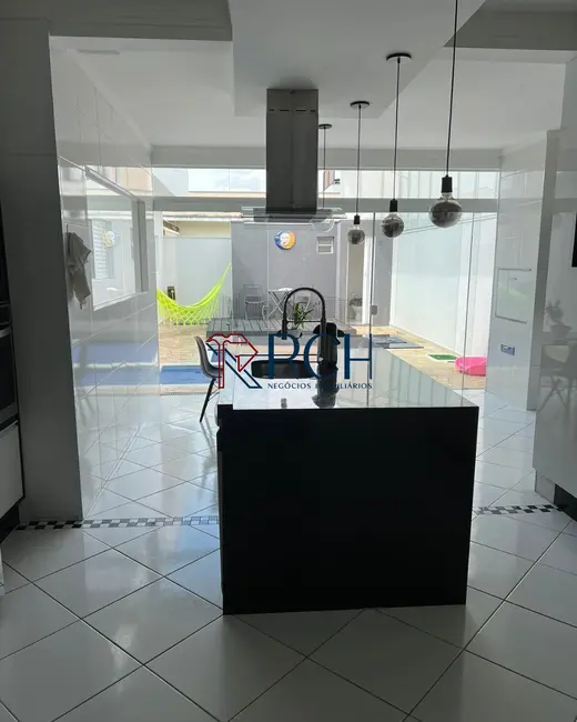 Casa de Condomínio com 3 quartos à venda, 200m2 em Iporanga, Sorocaba - SP - imagem 4 Foto 4 de Casa de Condomínio com 3 quartos à venda, 200m2 em Iporanga, Sorocaba - SP