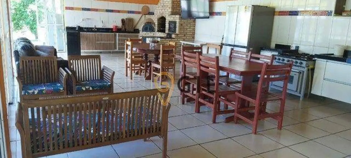 Chácara com 5 quartos à venda e para alugar, 6000m2 em Bom Jesus, Jacarei - SP - imagem 4 Foto 4 de Chácara com 5 quartos à venda e para alugar, 6000m2 em Bom Jesus, Jacarei - SP