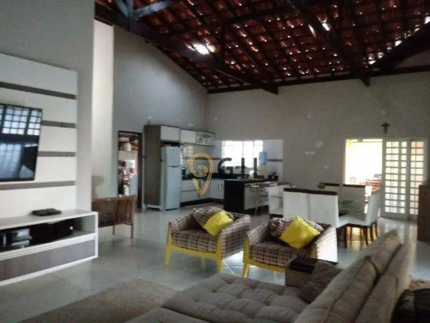 Chácara com 5 quartos à venda e para alugar, 6000m2 em Bom Jesus, Jacarei - SP - imagem 3 Foto 3 de Chácara com 5 quartos à venda e para alugar, 6000m2 em Bom Jesus, Jacarei - SP