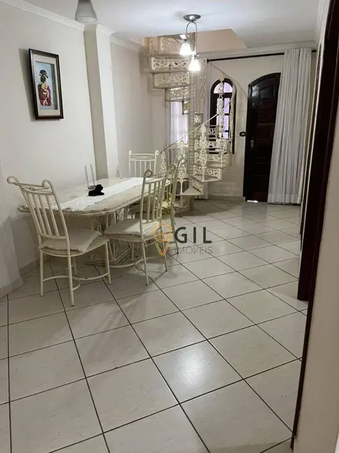 Foto 6 de Sobrado com 4 quartos à venda, 140m2 em Parque Califórnia, Jacarei - SP