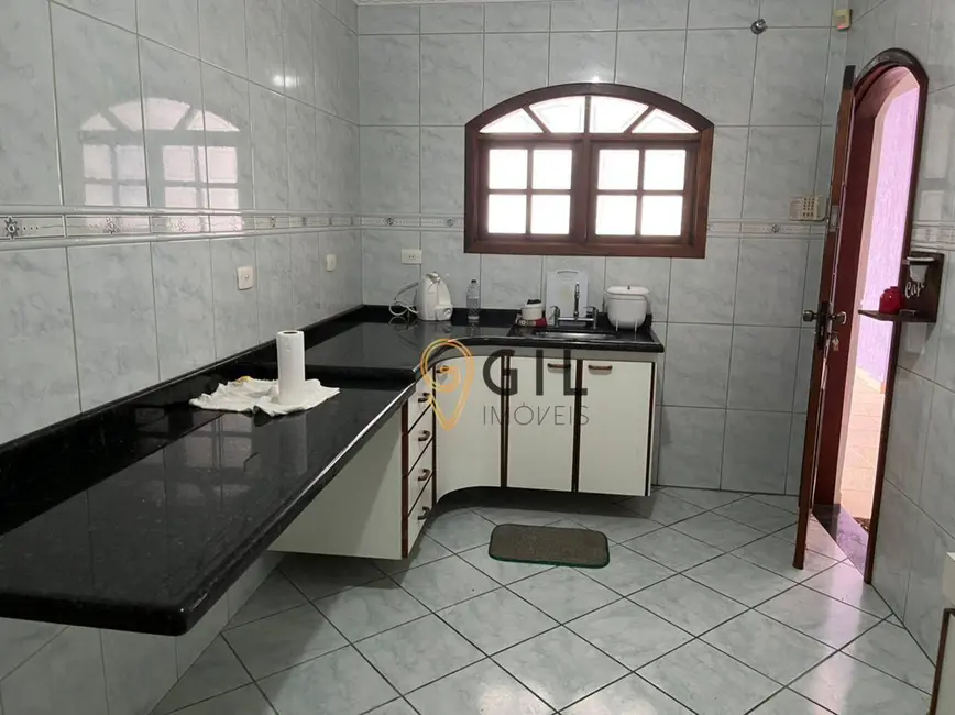 Foto 5 de Sobrado com 4 quartos à venda, 140m2 em Parque Califórnia, Jacarei - SP