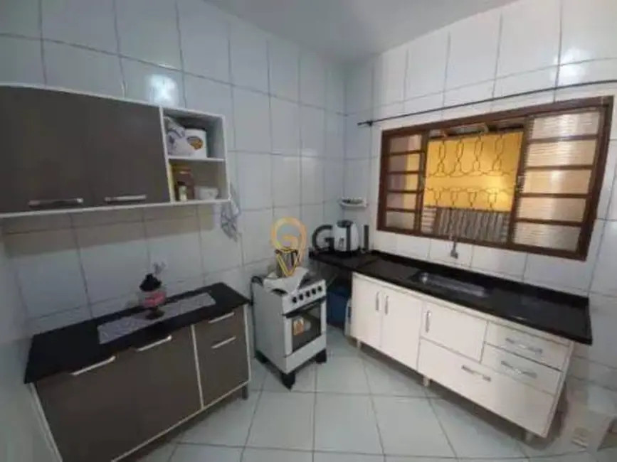 Foto 3 de Casa com 2 quartos à venda, 272m2 em Jardim Santa Marina, Jacarei - SP