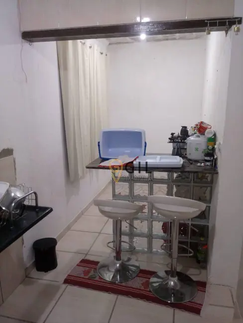 Foto 3 de Casa com 2 quartos à venda, 140m2 em Conjunto Residencial Araucária, Jacarei - SP