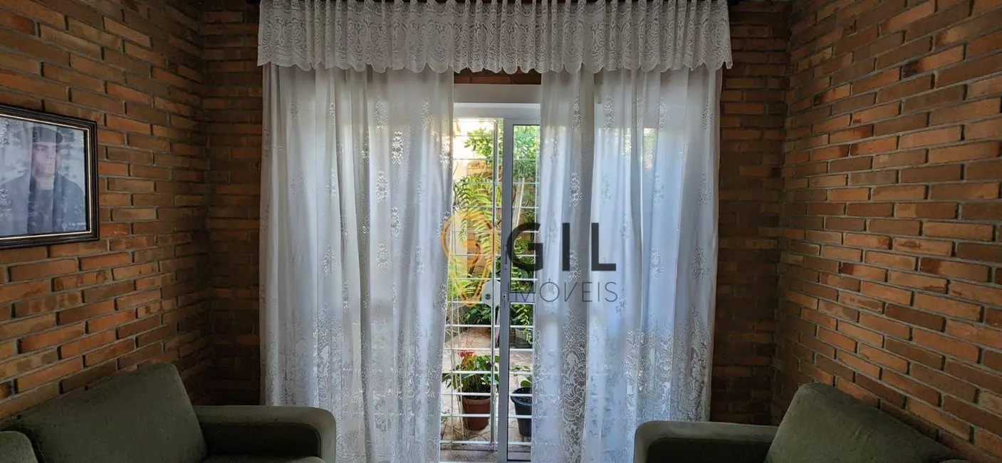 Foto 3 de Casa com 3 quartos à venda, 250m2 em Cidade Jardim, Jacarei - SP