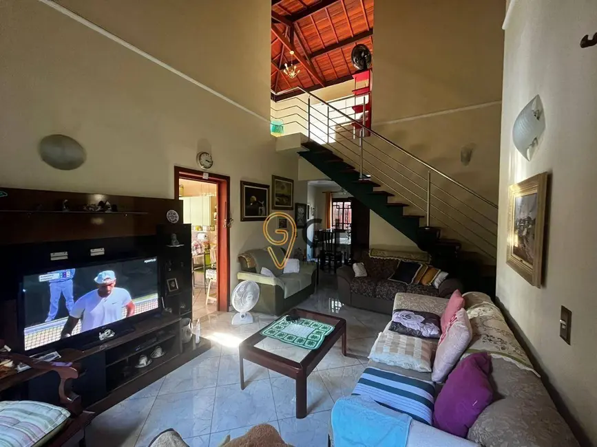 Foto 9 de Sobrado com 4 quartos à venda, 300m2 em Jardim Santa Maria, Jacarei - SP