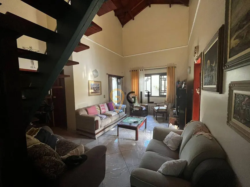 Foto 8 de Sobrado com 4 quartos à venda, 300m2 em Jardim Santa Maria, Jacarei - SP