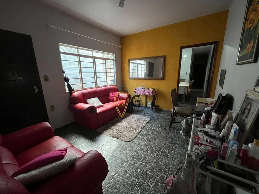 Casa com 4 quartos à venda e para alugar, 175m2 em Jardim Califórnia, Jacarei - SP - imagem 4 Foto 4 de Casa com 4 quartos à venda e para alugar, 175m2 em Jardim Califórnia, Jacarei - SP