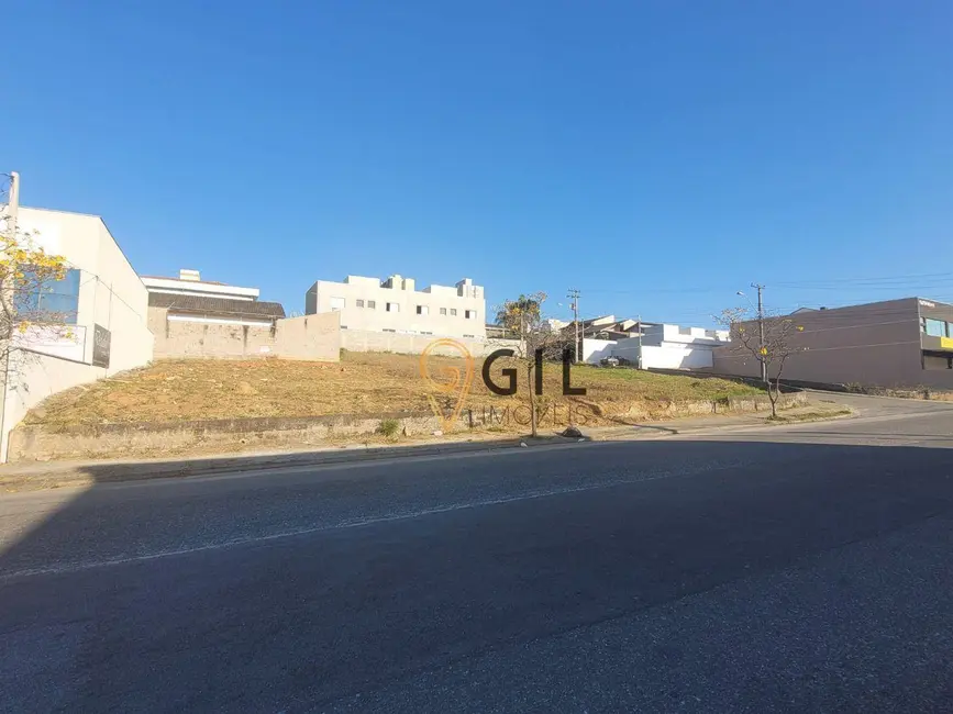 Foto 2 de Terreno / Lote à venda, 312m2 em Jacarei - SP