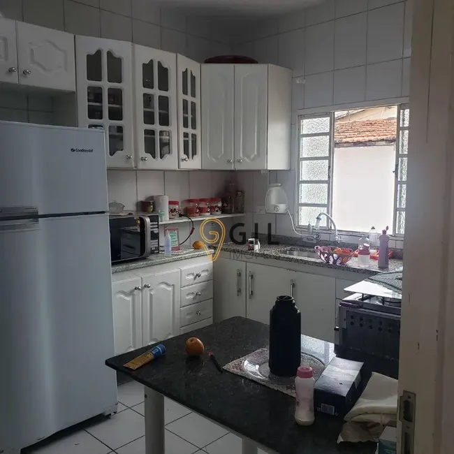 Foto 2 de Casa com 3 quartos à venda, 125m2 em Jardim Jacinto, Jacarei - SP