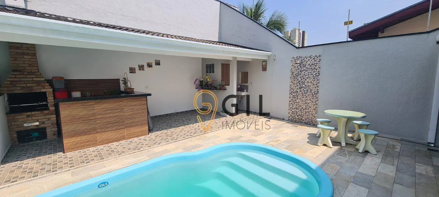 Sobrado com 3 quartos à venda, 250m2 em Jacarei - SP - imagem 8 Foto 8 de Sobrado com 3 quartos à venda, 250m2 em Jacarei - SP