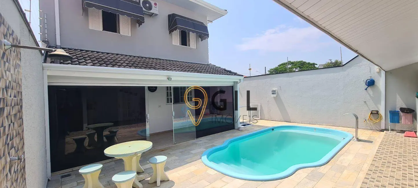 Sobrado com 3 quartos à venda, 250m2 em Jacarei - SP - imagem 6 Foto 6 de Sobrado com 3 quartos à venda, 250m2 em Jacarei - SP