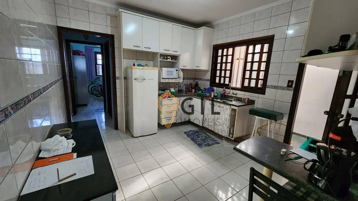 Foto 8 de Casa com 2 quartos à venda, 137m2 em Jardim das Indústrias, Jacarei - SP