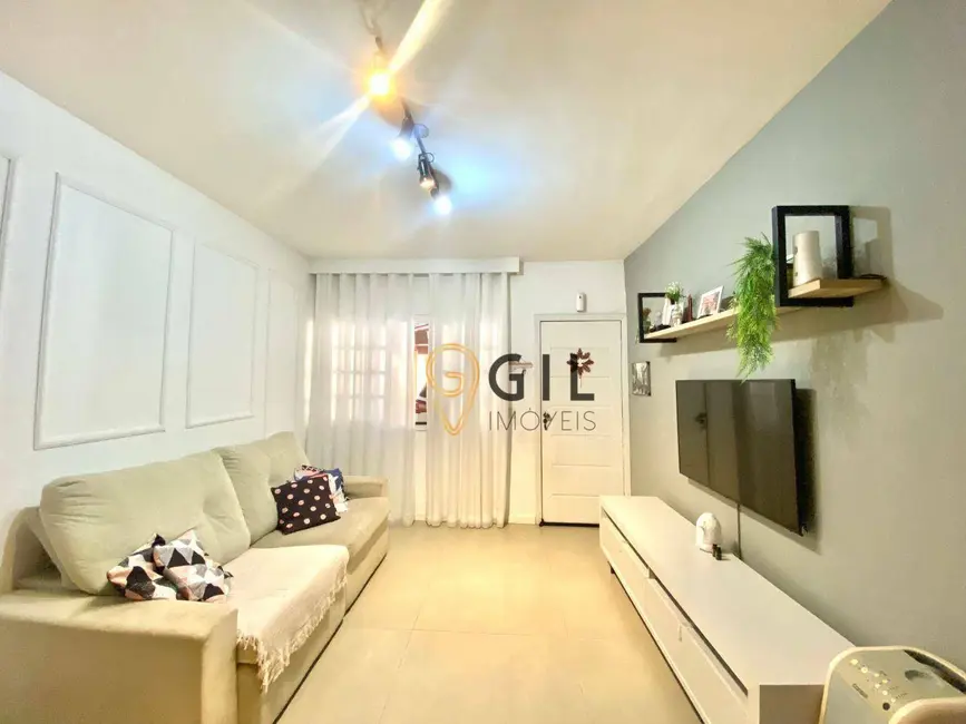 Foto 2 de Sobrado com 2 quartos à venda, 76m2 em Jardim Jacinto, Jacarei - SP