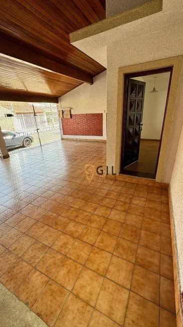 Foto 3 de Casa com 3 quartos à venda, 200m2 em Jardim Jacinto, Jacarei - SP