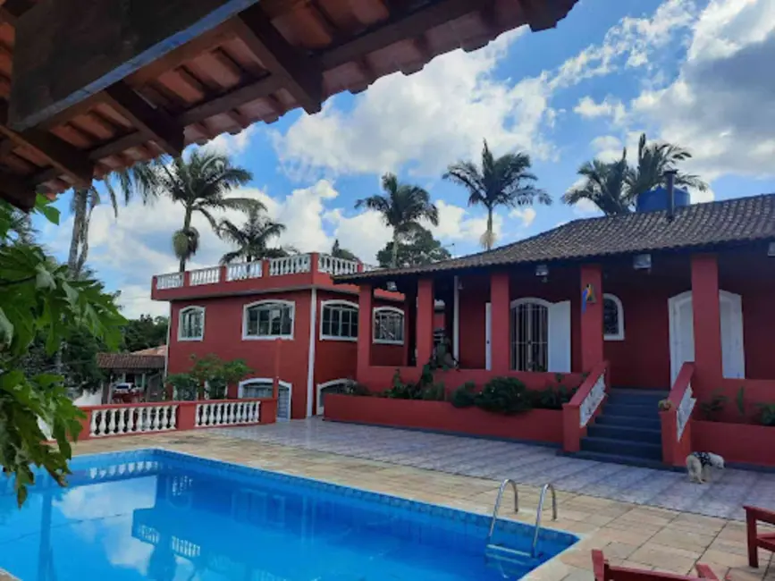 Chácara com 7 quartos à venda, 2100m2 em Santa Isabel - SP - imagem 4 Foto 4 de Chácara com 7 quartos à venda, 2100m2 em Santa Isabel - SP