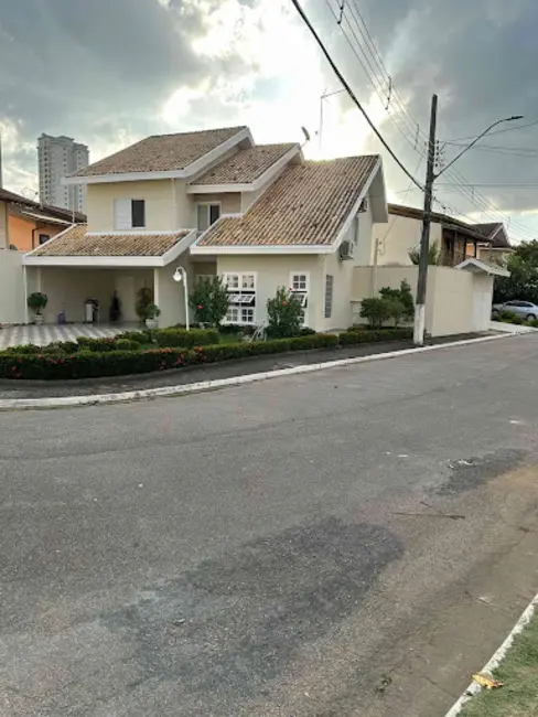 Foto 1 de Sobrado com 4 quartos à venda, 490m2 em Cidade Jardim, Jacarei - SP