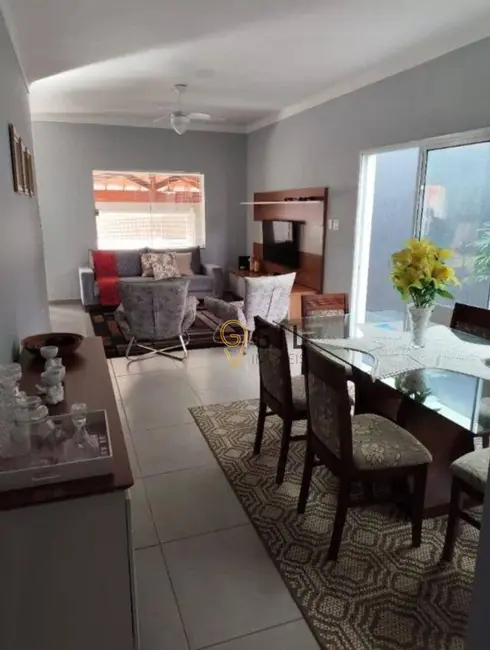 Foto 1 de Casa com 4 quartos à venda, 250m2 em Loteamento Villa Branca, Jacarei - SP