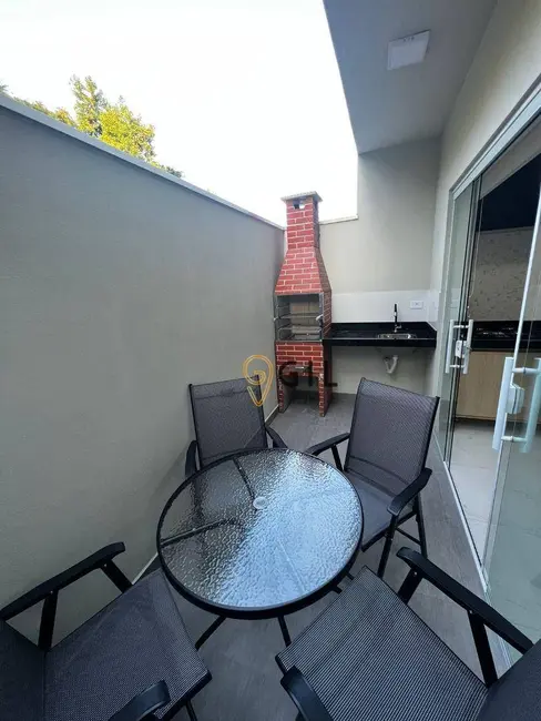 Foto 2 de Sobrado com 2 quartos à venda, 182m2 em Rio do Ouro, Caraguatatuba - SP