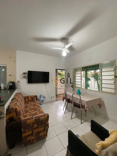 Casa com 2 quartos à venda, 150m2 em Centro, Caraguatatuba - SP - imagem 7 Foto 7 de Casa com 2 quartos à venda, 150m2 em Centro, Caraguatatuba - SP