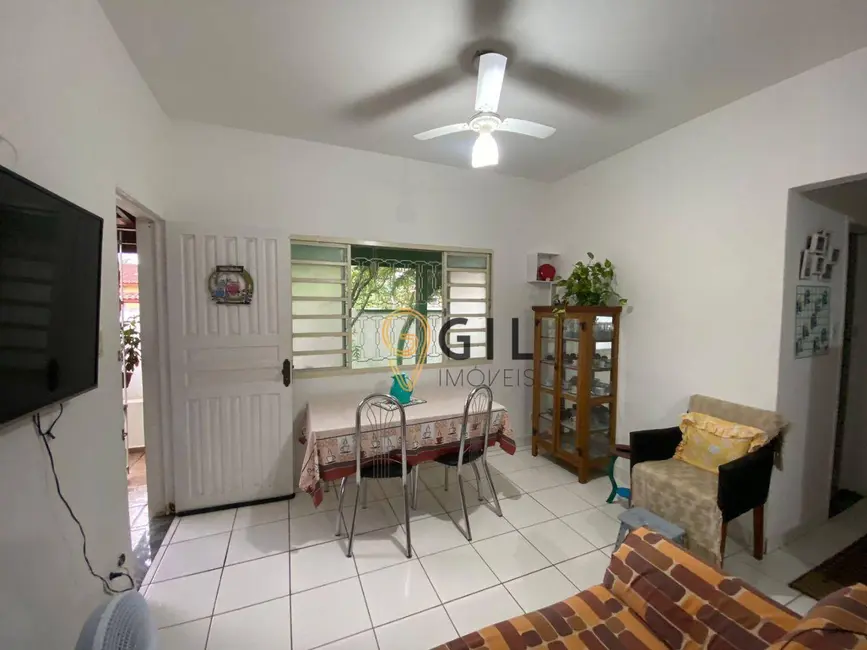 Casa com 2 quartos à venda, 150m2 em Centro, Caraguatatuba - SP - imagem 6 Foto 6 de Casa com 2 quartos à venda, 150m2 em Centro, Caraguatatuba - SP