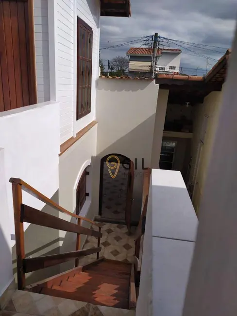 Foto 1 de Sobrado com 5 quartos à venda, 261m2 em Parque Brasil, Jacarei - SP