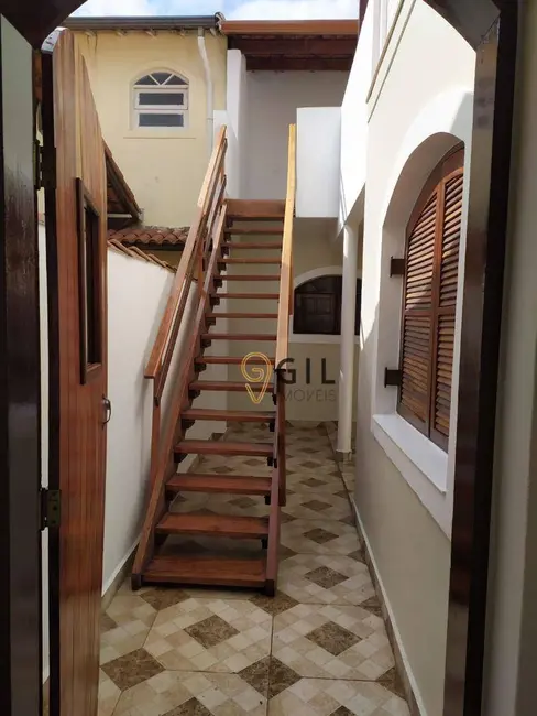 Sobrado com 5 quartos à venda, 261m2 em Parque Brasil, Jacarei - SP - imagem 2 Foto 2 de Sobrado com 5 quartos à venda, 261m2 em Parque Brasil, Jacarei - SP