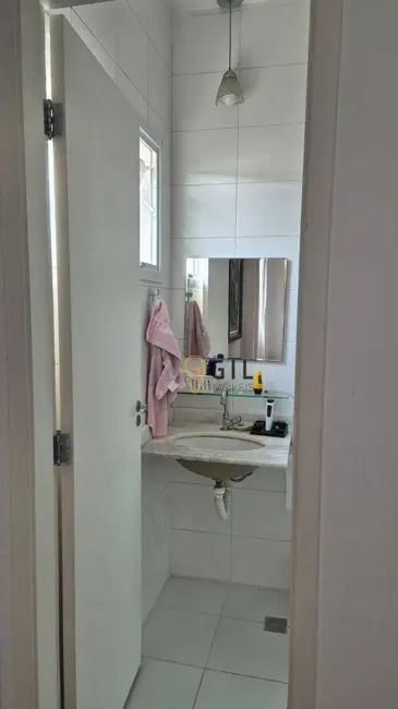 Sobrado com 3 quartos à venda, 171m2 em Jardim Santa Maria, Jacarei - SP - imagem 8 Foto 8 de Sobrado com 3 quartos à venda, 171m2 em Jardim Santa Maria, Jacarei - SP