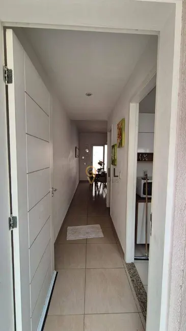 Sobrado com 3 quartos à venda, 171m2 em Jardim Santa Maria, Jacarei - SP - imagem 3 Foto 3 de Sobrado com 3 quartos à venda, 171m2 em Jardim Santa Maria, Jacarei - SP