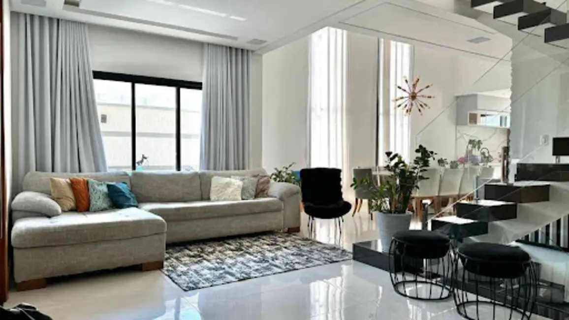 Foto 3 de Sobrado com 3 quartos à venda, 257m2 em Condomínio Residencial Fogaça, Jacarei - SP