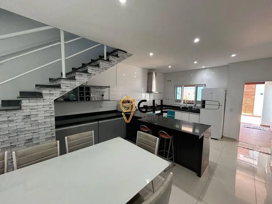 Foto 6 de Sobrado com 3 quartos à venda, 231m2 em Jardim Jacinto, Jacarei - SP