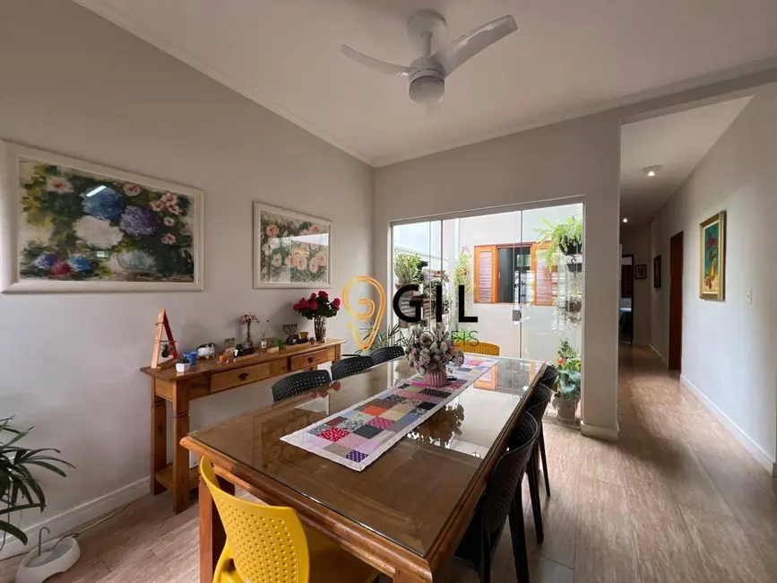 Foto 1 de Casa com 3 quartos à venda, 140m2 em Jacarei - SP