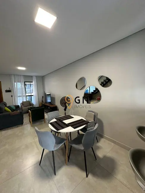 Sobrado com 4 quartos à venda, 200m2 em Jardim Jacinto, Jacarei - SP - imagem 3 Foto 3 de Sobrado com 4 quartos à venda, 200m2 em Jardim Jacinto, Jacarei - SP