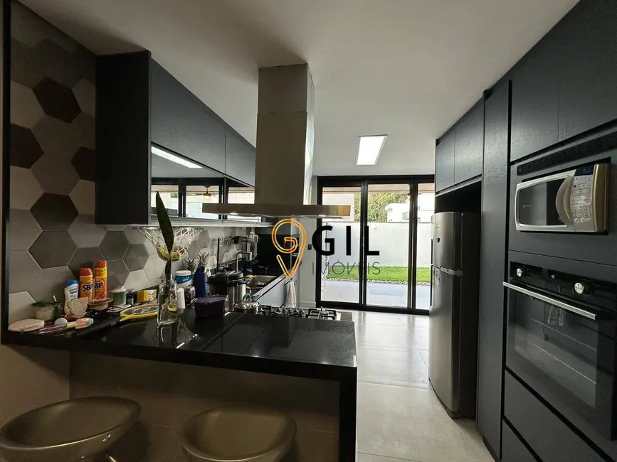 Sobrado com 4 quartos à venda, 200m2 em Jardim Jacinto, Jacarei - SP - imagem 4 Foto 4 de Sobrado com 4 quartos à venda, 200m2 em Jardim Jacinto, Jacarei - SP