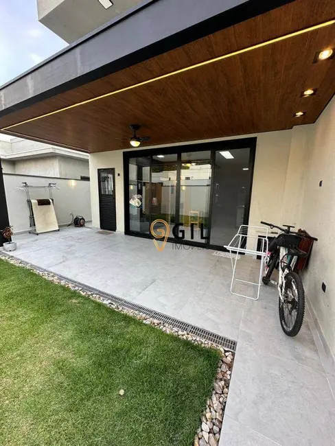 Sobrado com 4 quartos à venda, 200m2 em Jardim Jacinto, Jacarei - SP - imagem 8 Foto 8 de Sobrado com 4 quartos à venda, 200m2 em Jardim Jacinto, Jacarei - SP