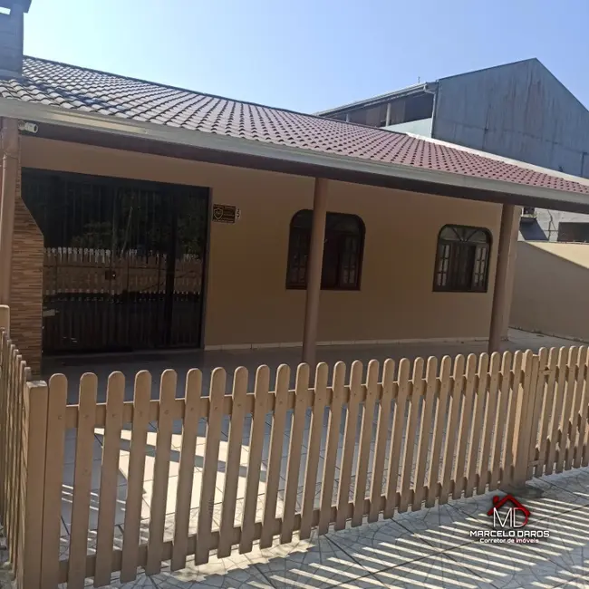 Casa com 2 quartos para alugar, 50m2 em Nereidas, Guaratuba - PR - imagem 3 Foto 3 de Casa com 2 quartos para alugar, 50m2 em Nereidas, Guaratuba - PR