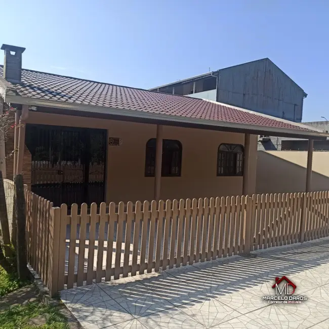 Casa com 2 quartos para alugar, 50m2 em Nereidas, Guaratuba - PR - imagem 4 Foto 4 de Casa com 2 quartos para alugar, 50m2 em Nereidas, Guaratuba - PR