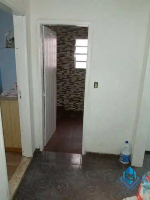 Foto 3 de Casa com 6 quartos à venda e para alugar, 210m2 em Canhema, Diadema - SP